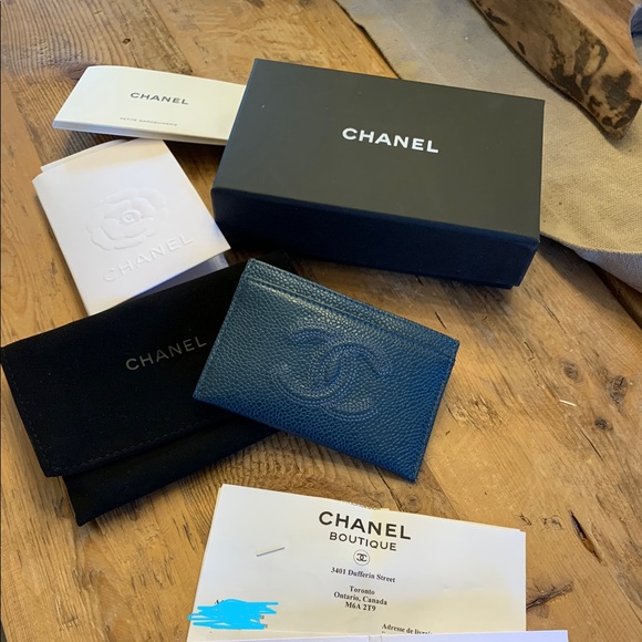 ****SOLD*****Authentic Chanel O card holder in turquoise - Picture 2 of 6